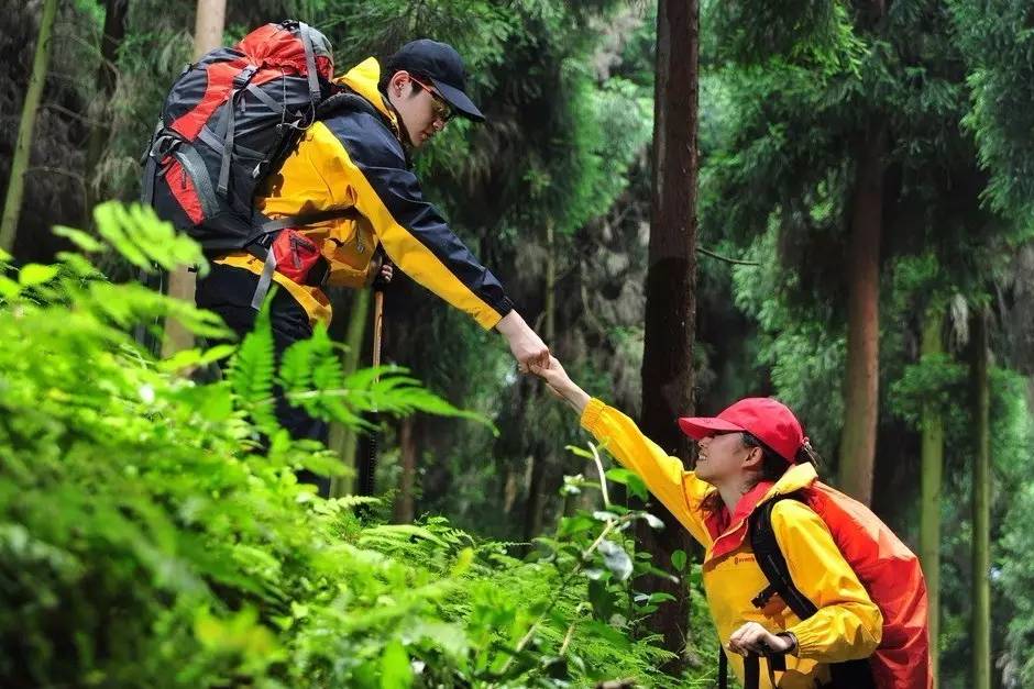 户外探险活动与环保理念传播，双赢共生关系探索